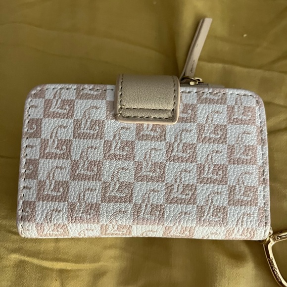 EUC Juicy Couture wallet beige and white, gold plated heart chain. - Picture 2 of 6